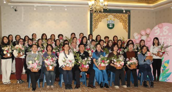慶賀三八婦女節(jié)，德利源公司開(kāi)展“溫暖三月、花漾巾幗”主題茶話、插花沙龍活動(dòng)