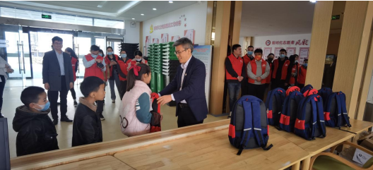 市文旅集團(tuán)黨委與結(jié)對共建社區(qū)新窯社區(qū)黨支部聯(lián)合開展“黨員當(dāng)先鋒 為民辦實事” 主題黨日活動(圖3)