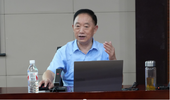 集團舉辦“弘揚‘鐵軍精神’，勇于擔當作為” 專題講座(圖1)