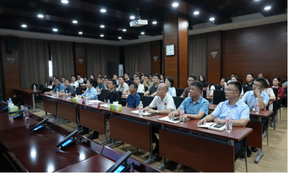 集團舉辦“弘揚‘鐵軍精神’，勇于擔當作為” 專題講座(圖2)